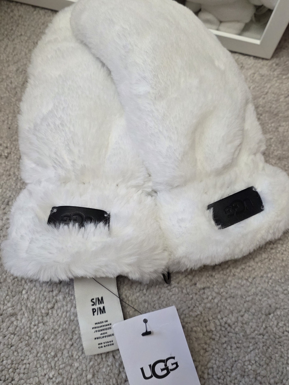 Uggs Womans Mittens Size Small/medium NWT